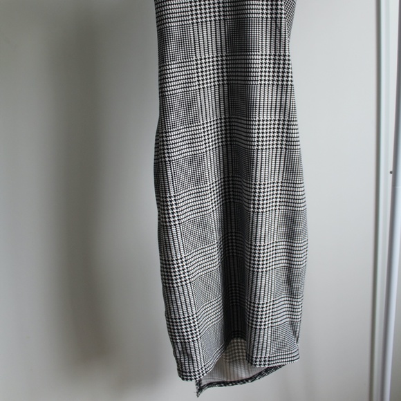 Ruched Wrap Front Houndstooth Dress - Picture 5 of 7